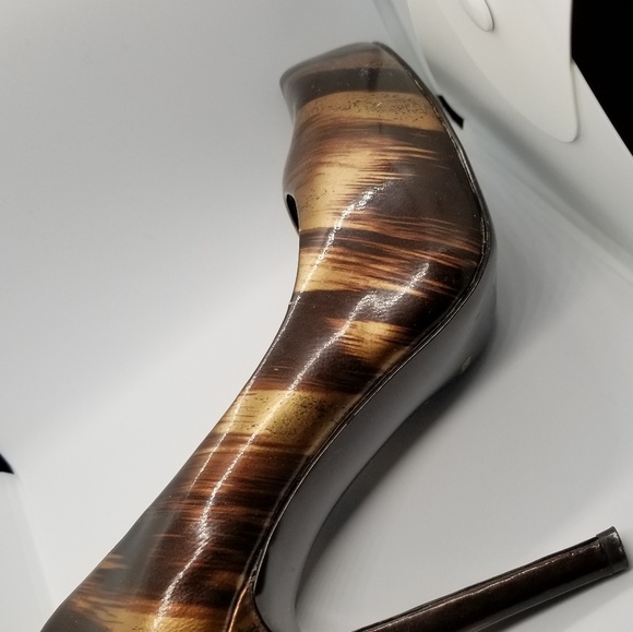 Shoes - Picture 2 of 5